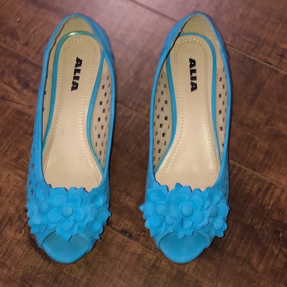 Alia slip on floral pumps